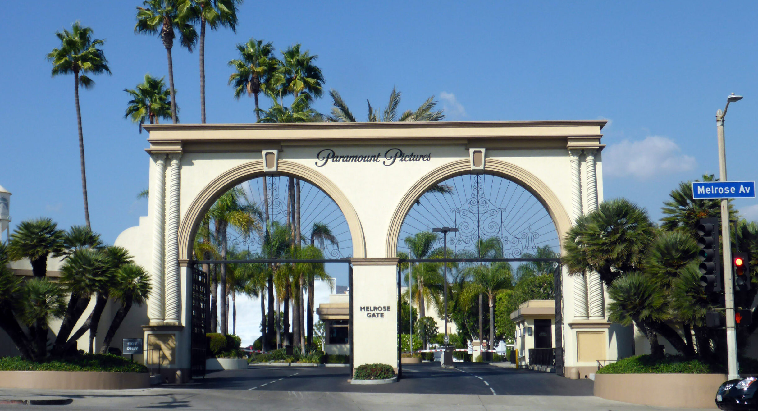 Elite US duo advising Paramount on $108bn hostile bid for Warner Bros