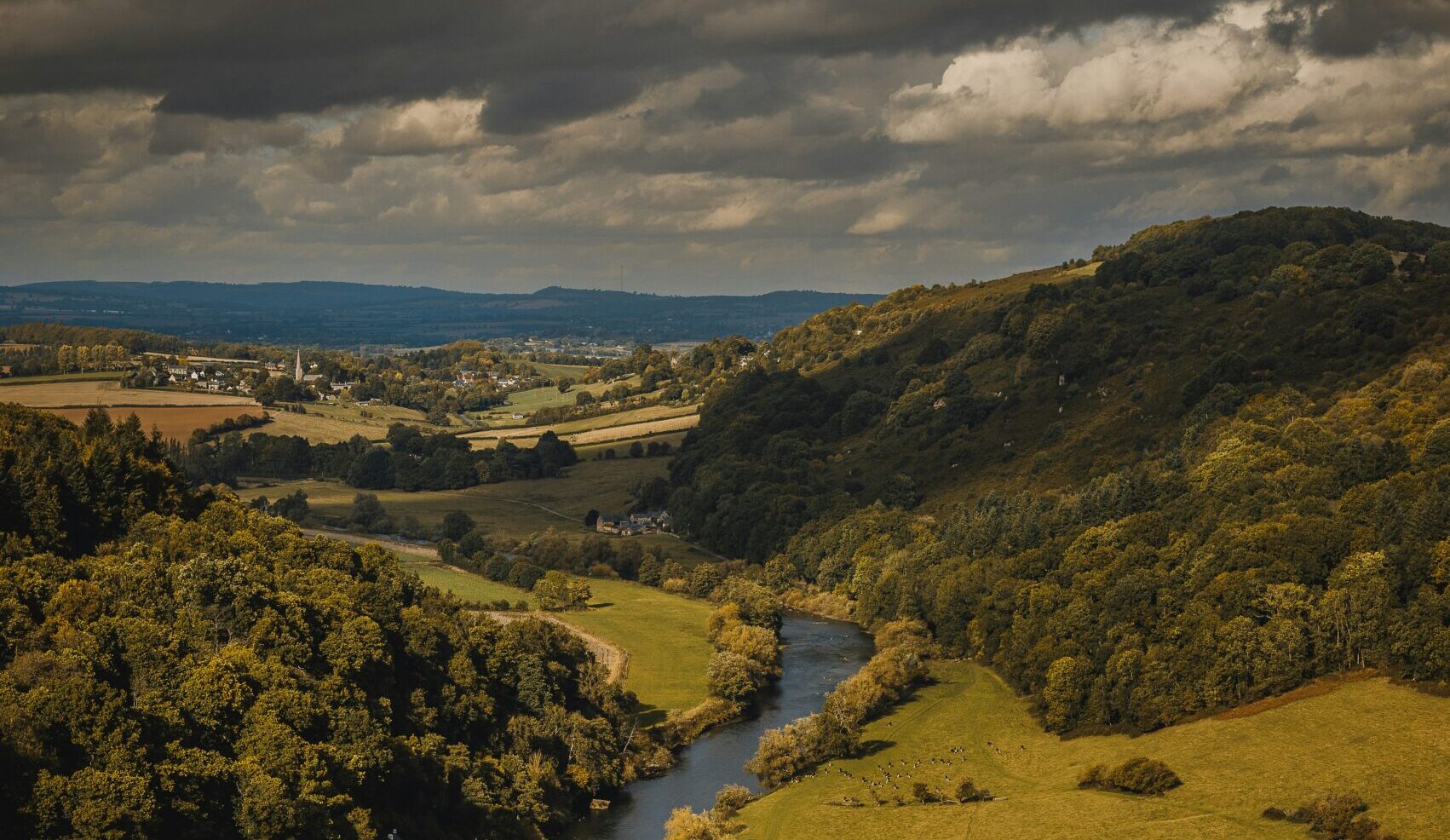 LB 100 duo take on Leigh Day in UK’s largest pollution group action