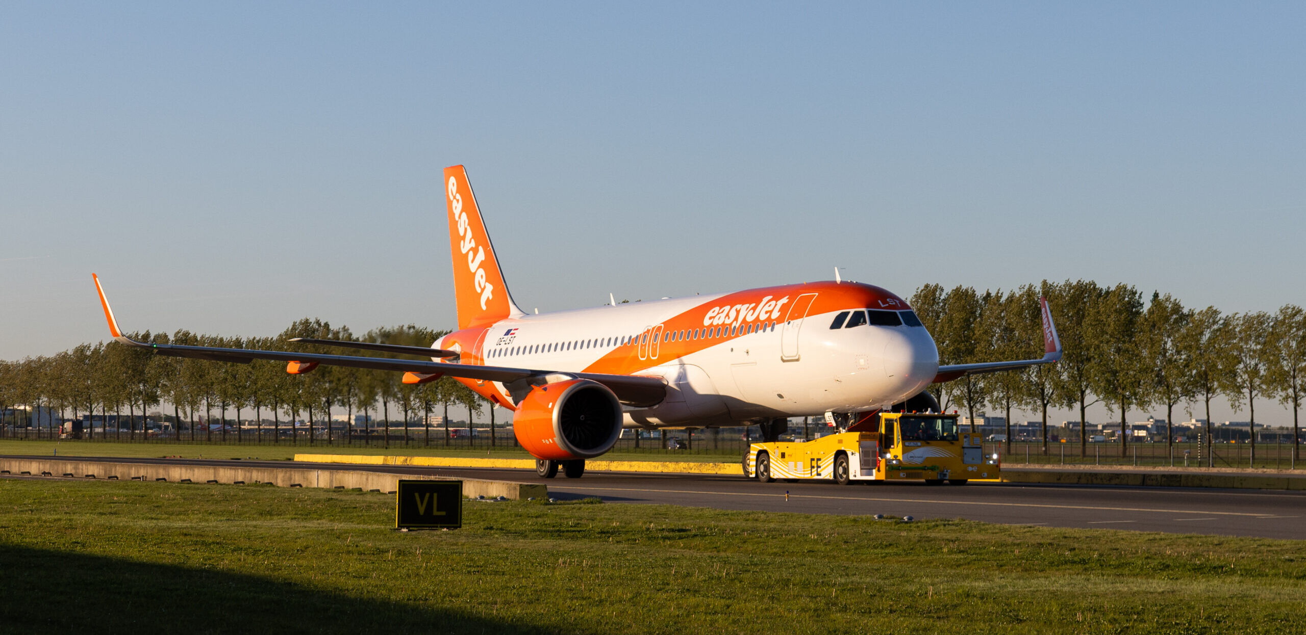Leading UK and US trio advise as easyJet grounds £4.7bn Castlelake approach
